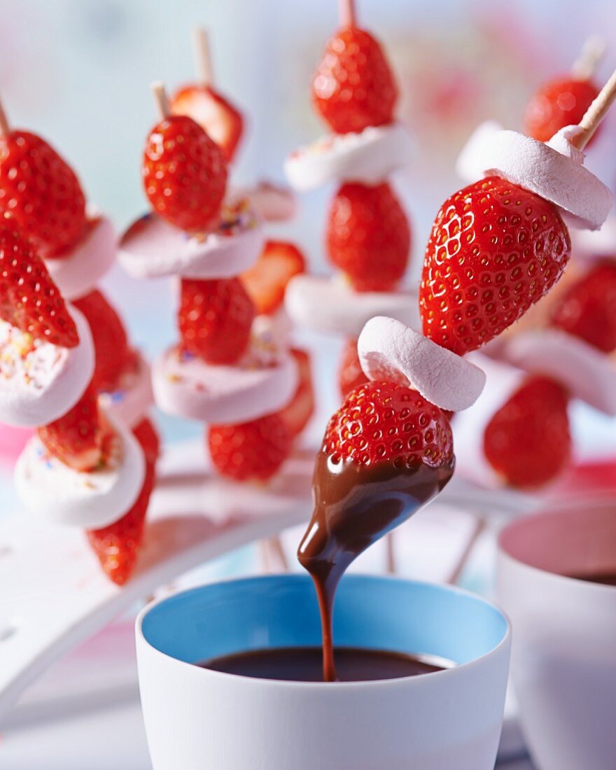 Strawberry and marshmallow skewers with a chocolate dip