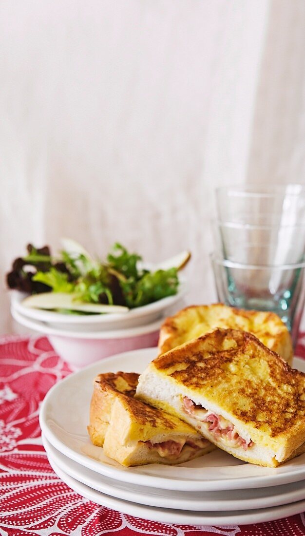 Croque Monsieur (gegrilltes Schinken-Käse-Sandwich, Frankreich)