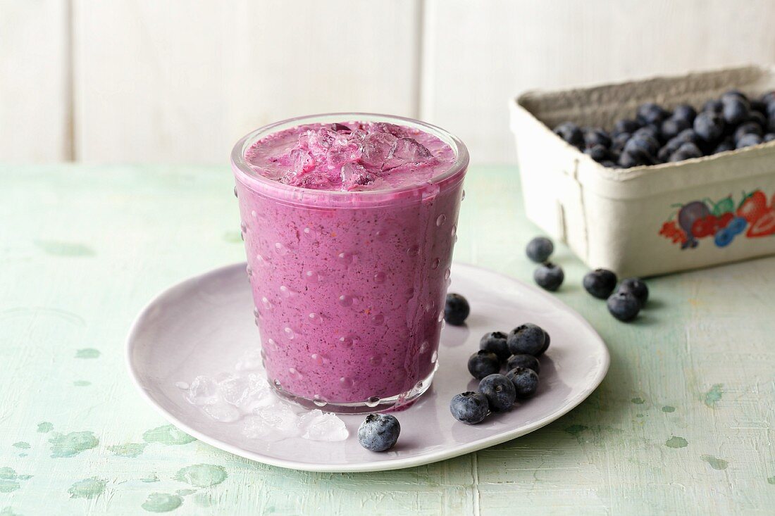 Blueberry and kefir smoothies with almond mousse