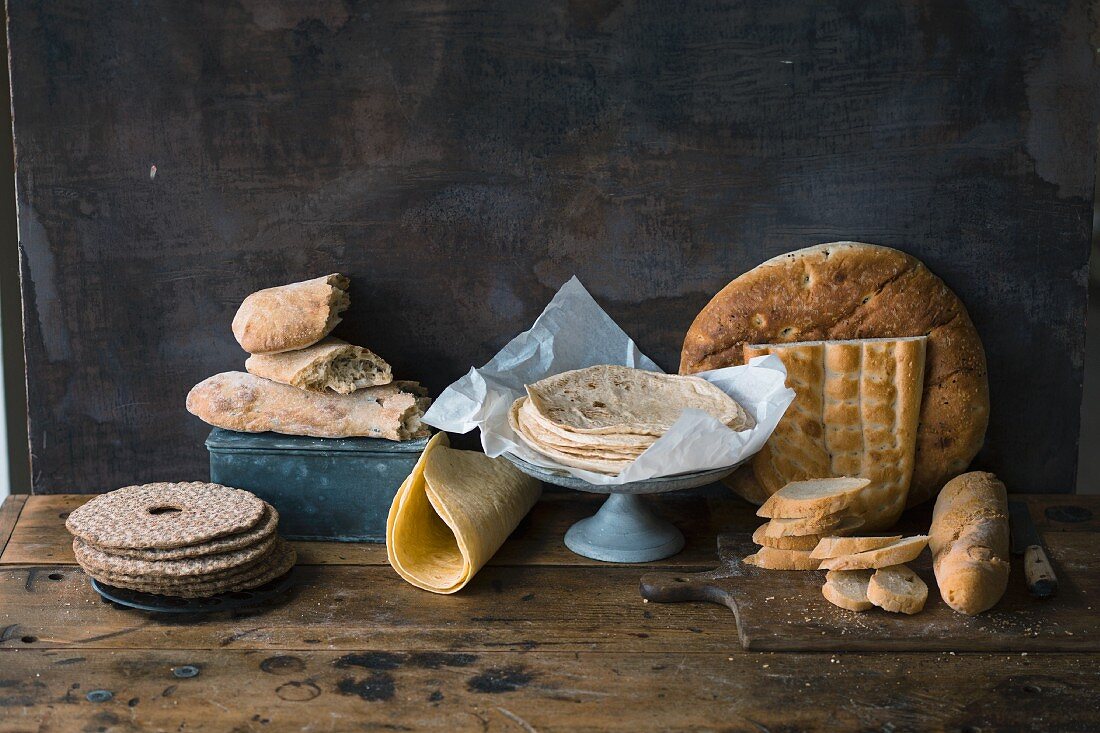 Ciabatta, Schwedenbrot, Baguette und verschiedene Fladenbrote