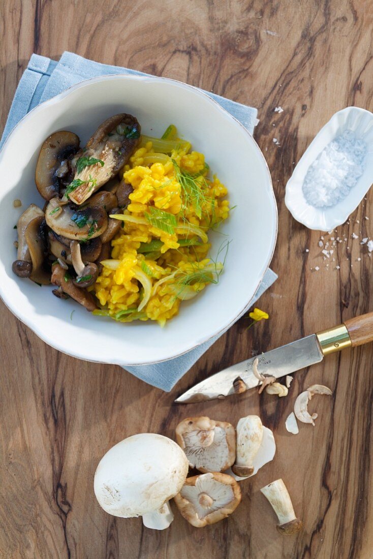 Fennel risotto with saffron and fried mushrooms