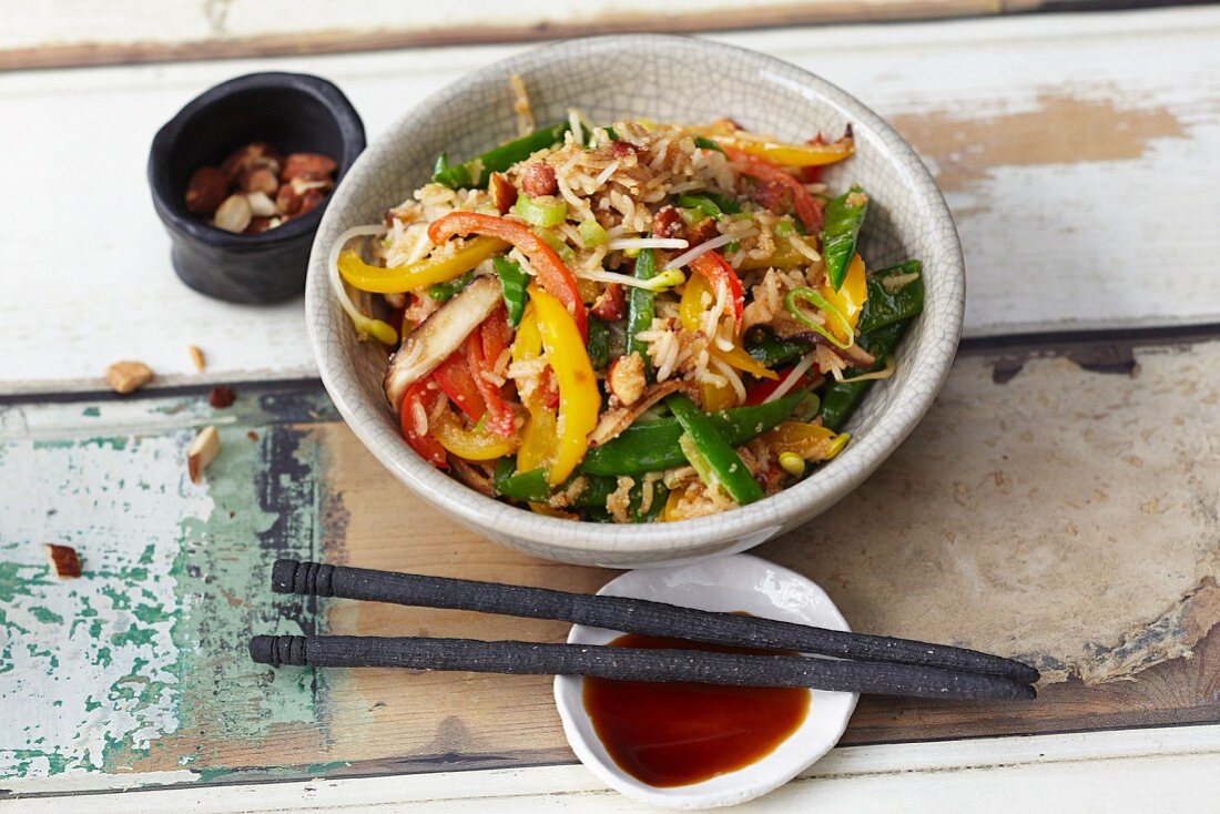 Stir-fried vegetables with amaranth, mungo bean sprouts and shiitake mushrooms