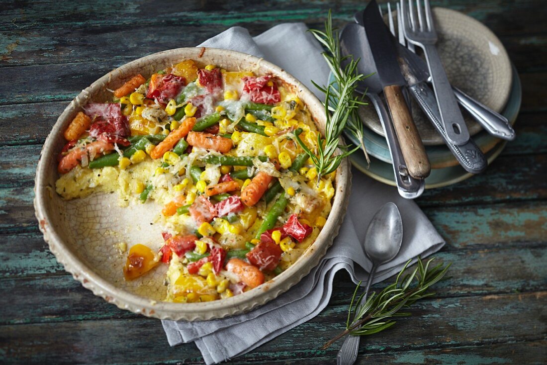 Vegetarische Polenta mit bunter Gemüsekruste