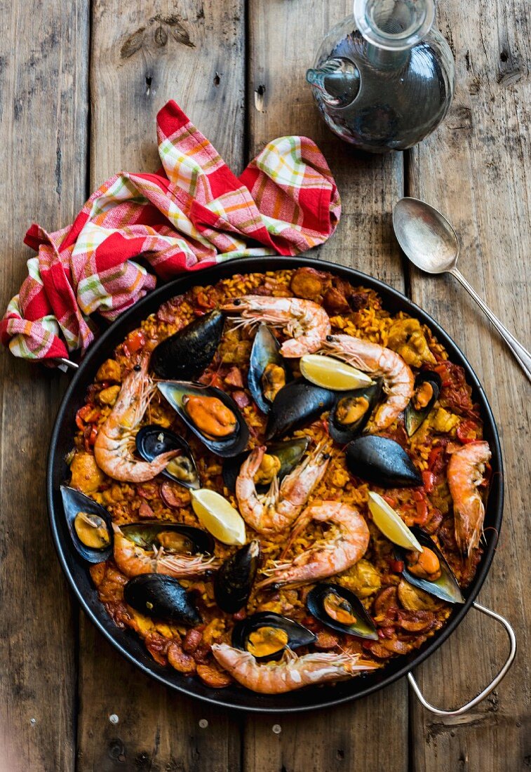 Paella with prawns and mussels