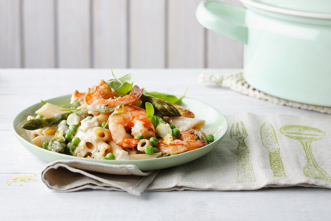 Quick fried prawns and pasta with green asparagus and peas
