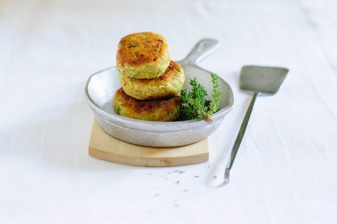 Meat patties with thyme