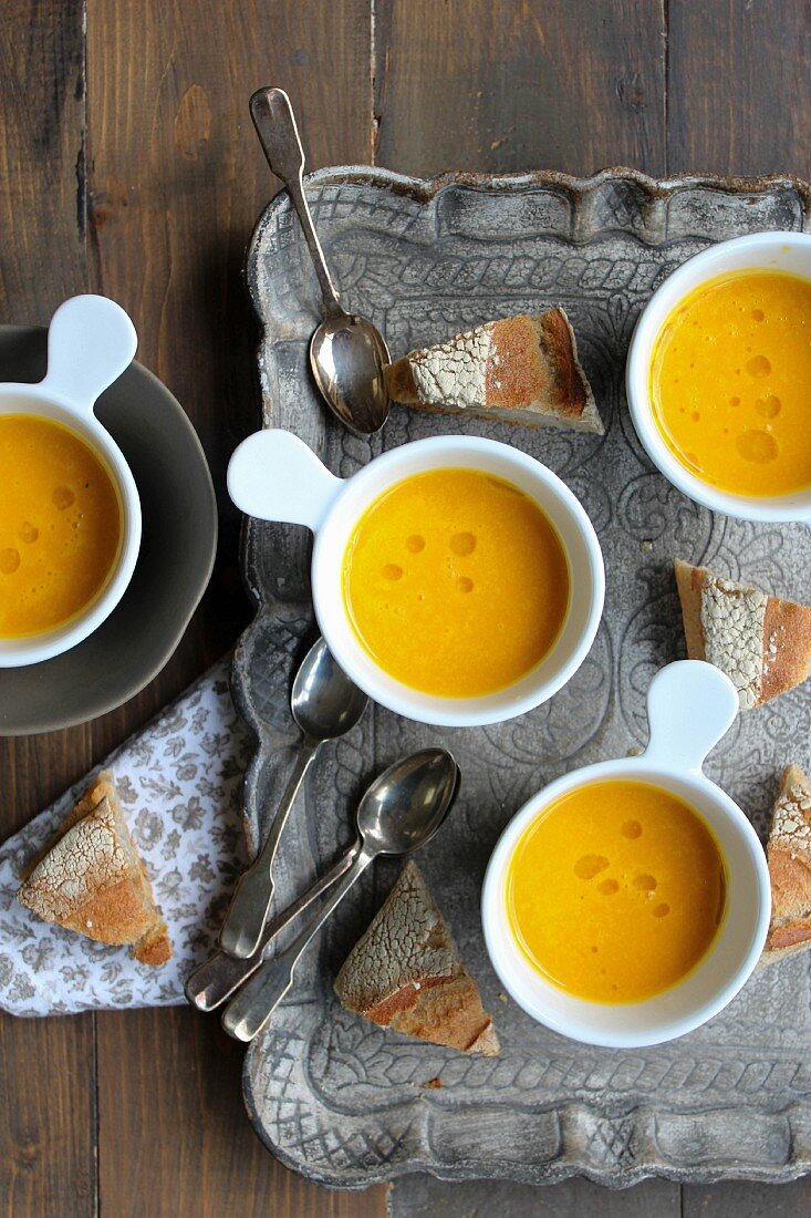 Karottencremesuppe mit Honig