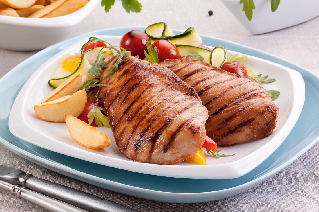 Grilled chicken breast with a vegetable salad