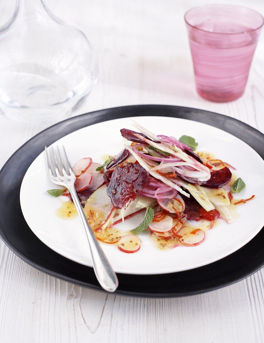 Rote-Bete-Salat mit Fenchel und Radieschen