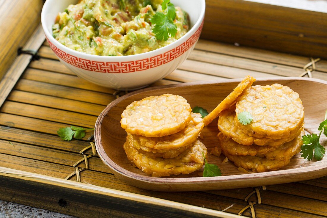 Frittierte Tempeh mit veganer Guacamole