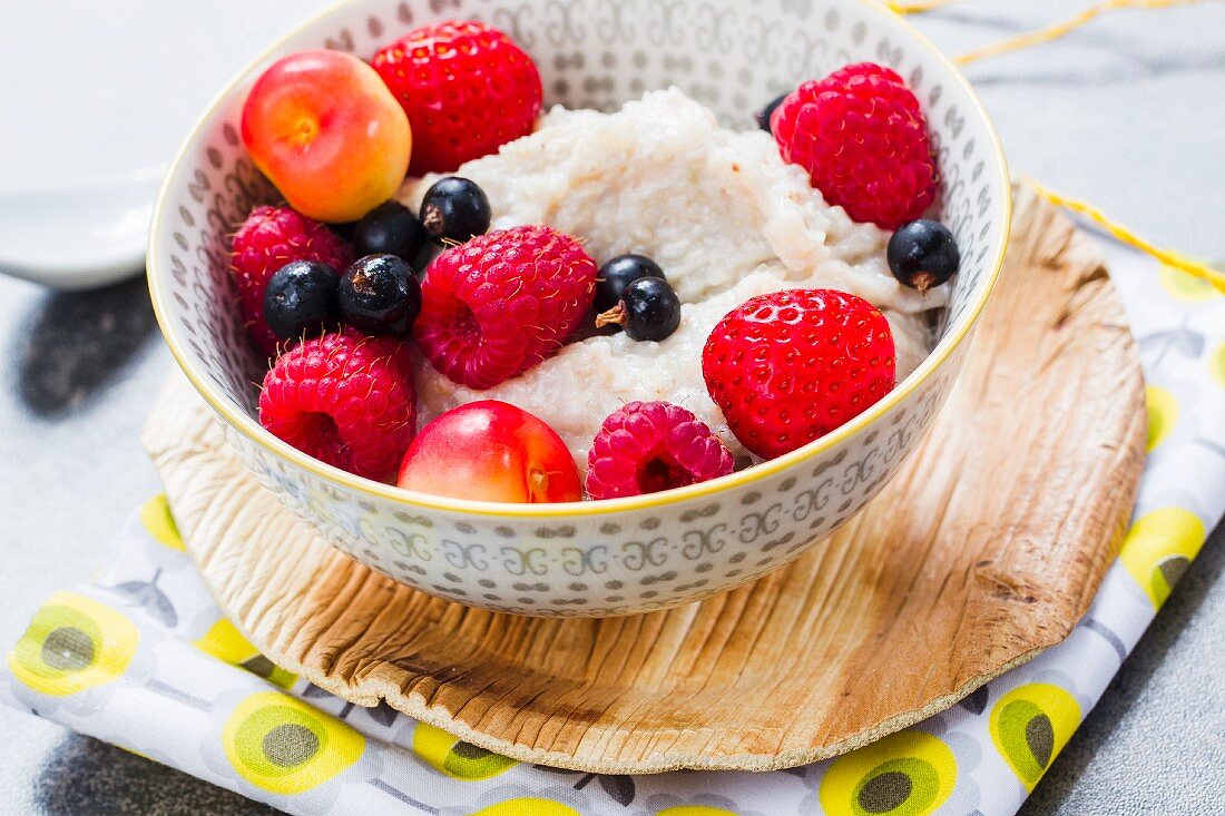 Buckwheat pudding with berries