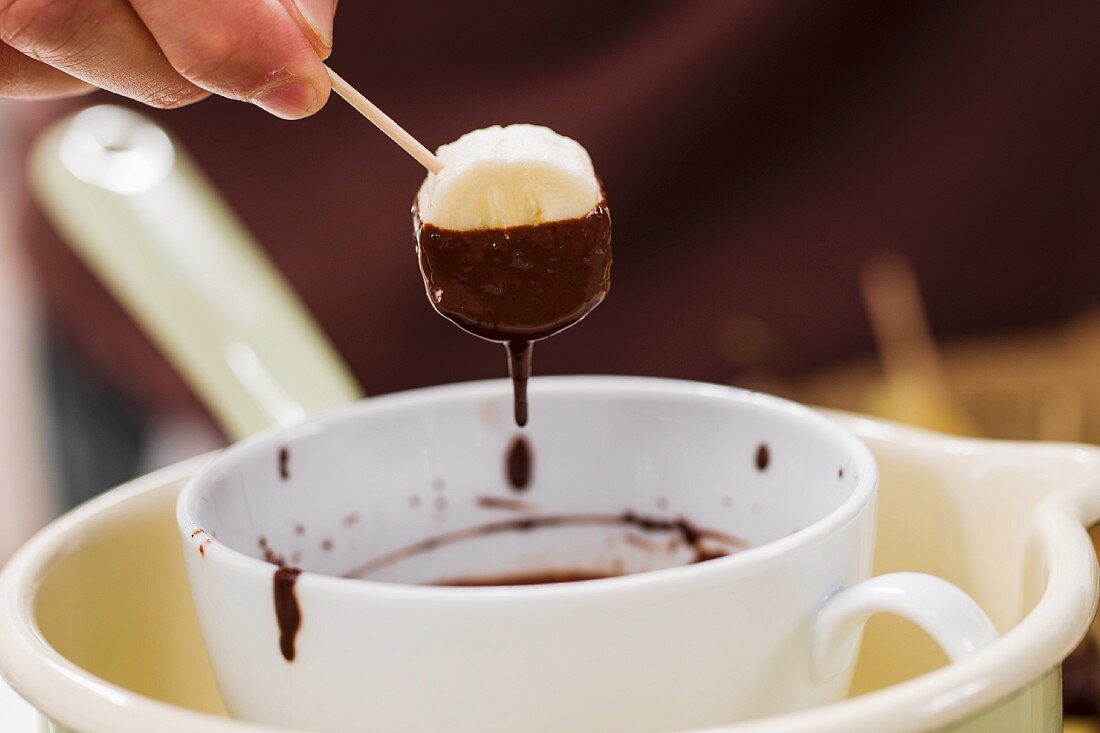 Vegan chocolate fondue for singles