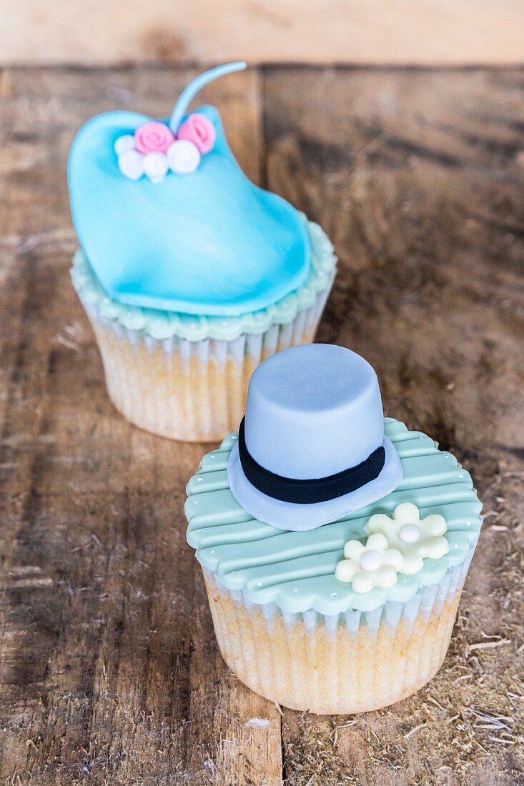 Cupcakes decorated with hats
