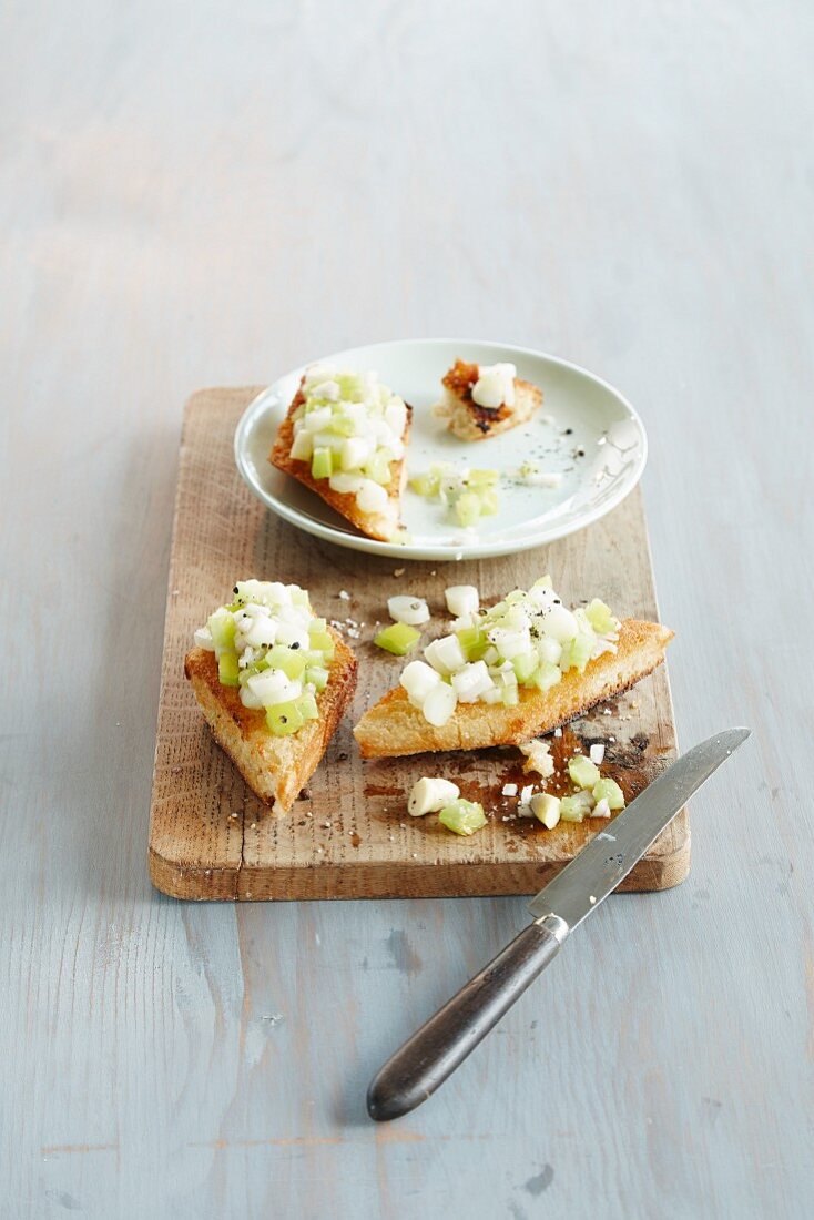 Bruschetta topped with asparagus