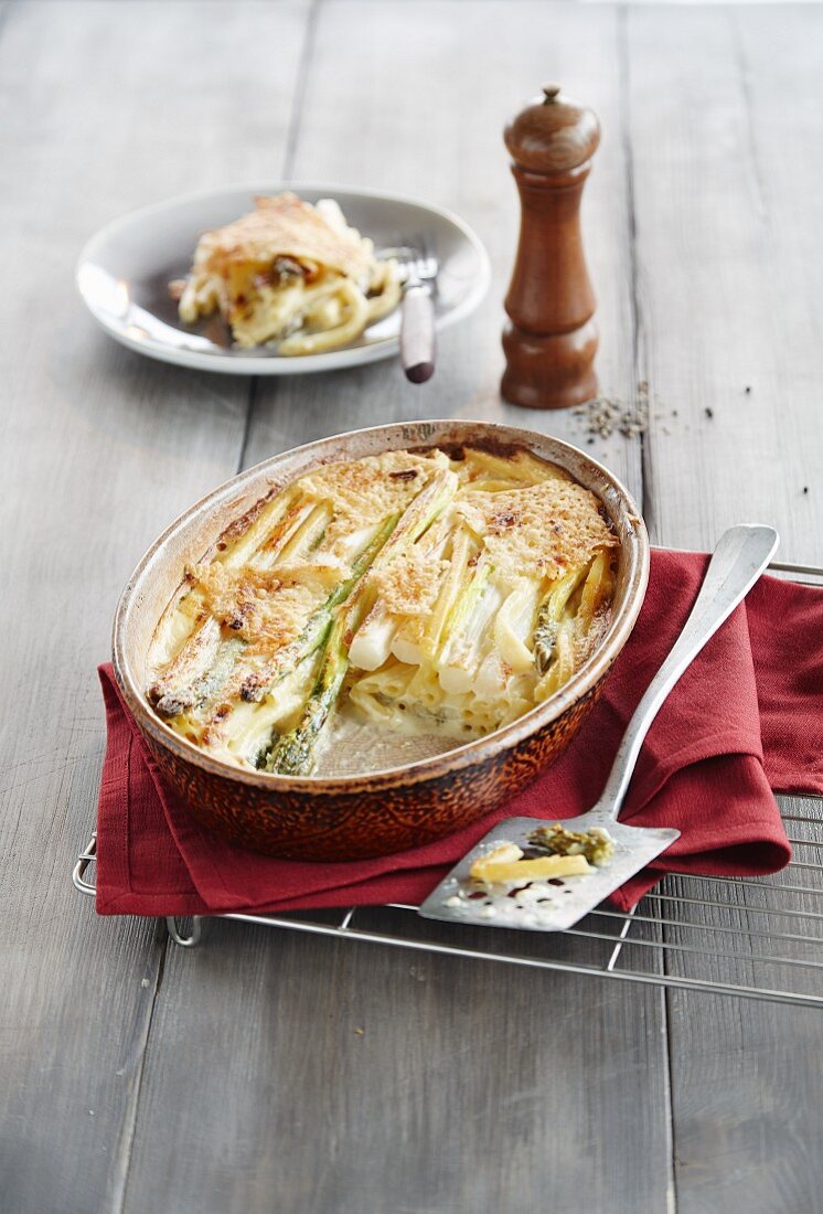 Asparagus and macaroni bake