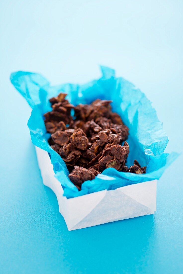 Schokoladen-Crunchies in einer Schachtel