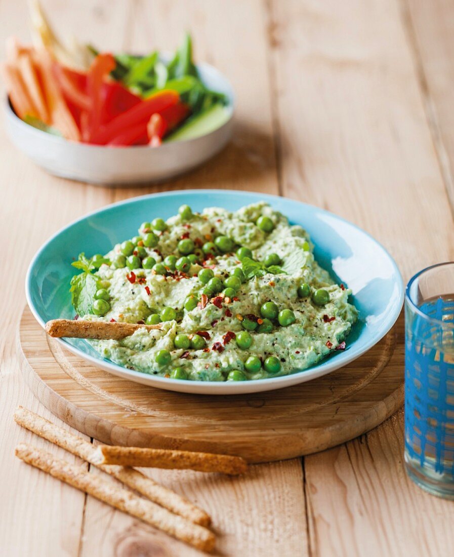Guacamole with mint and peas