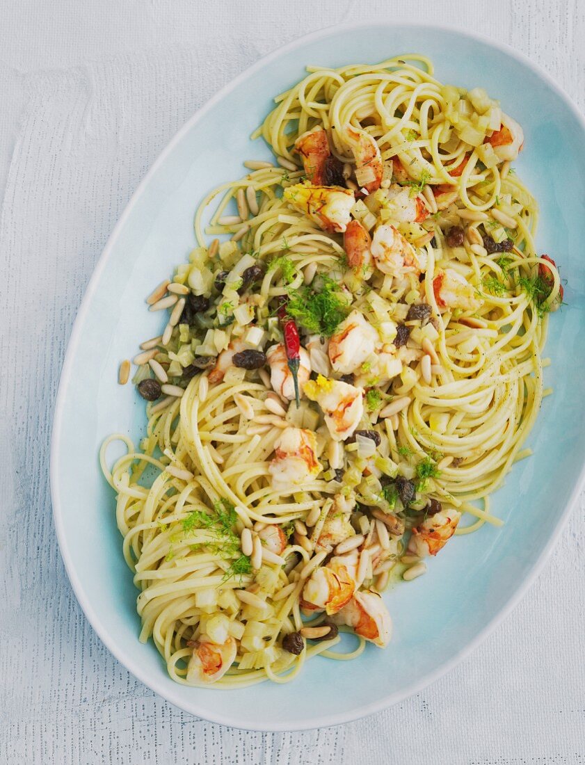 Noodles with king prawns and fennel