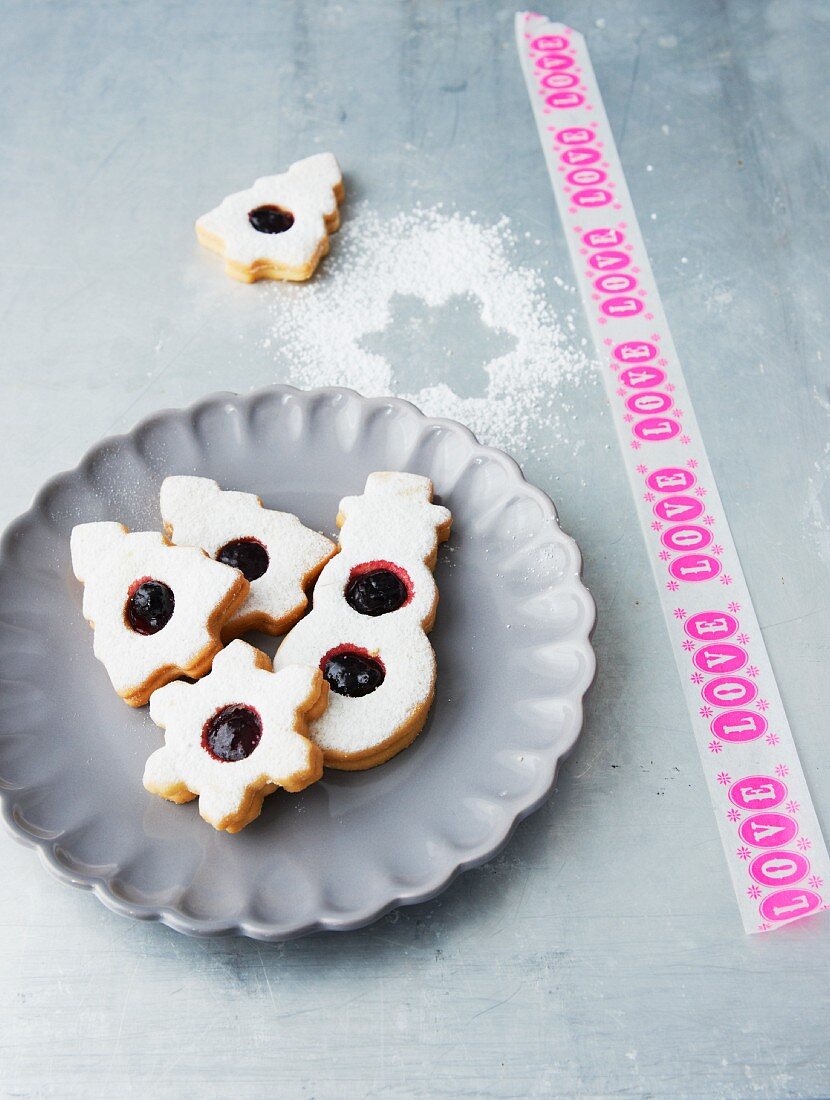 Vegan almond biscuits with a dark redcurrant filling