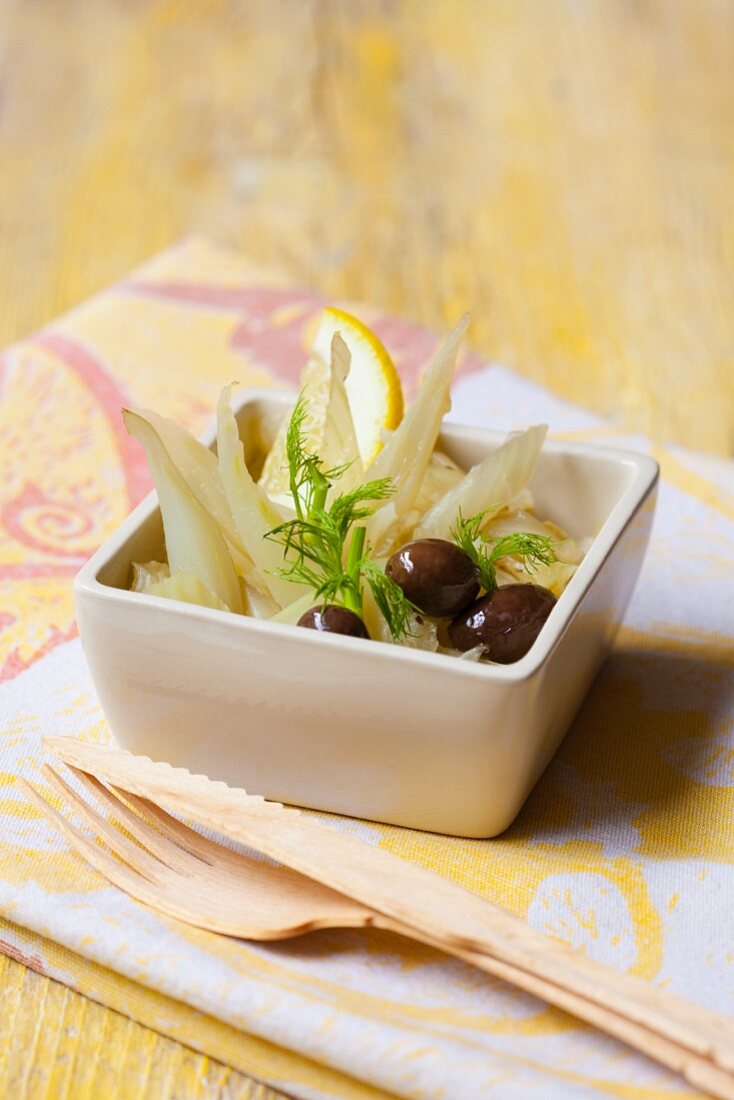 Fenchelsalat mit Zitronen und Oliven