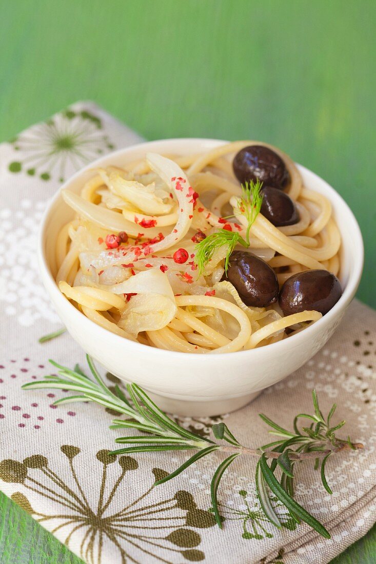 Spaghetti with fennel, olives, pink pepper and rosemary