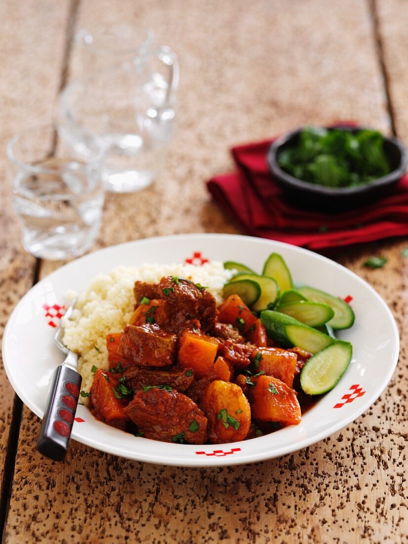 Braised lamb with cinnamon and apricots