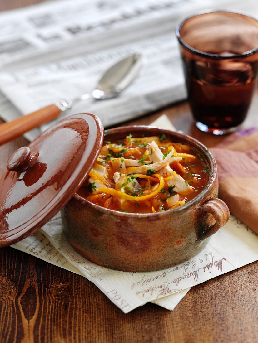 Hühnersuppe mit Tomaten (Italien)