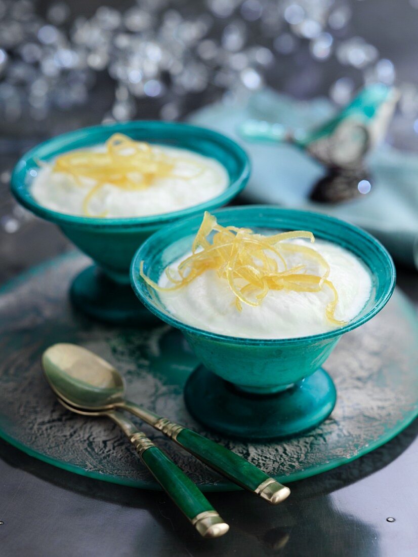 Zitronen-Syllabub (Dessert aus England)