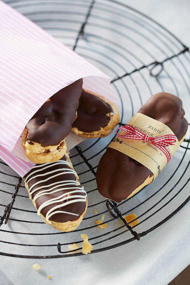 Schokoladeneclairs mit Kaffeecreme