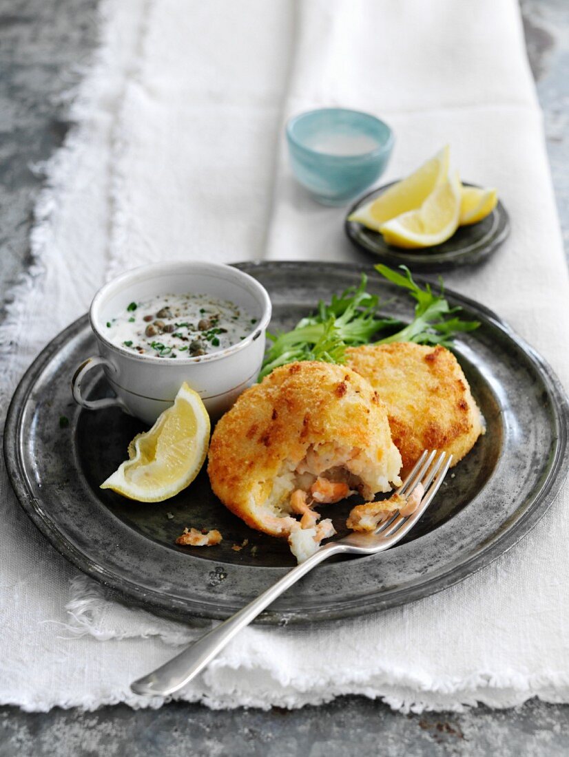 Fish cakes with sauce tartare