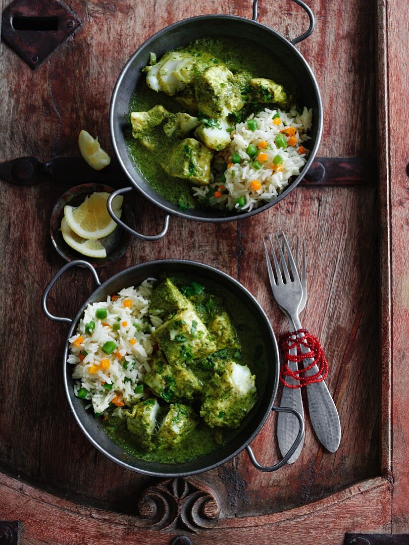 Green fish curry with rice