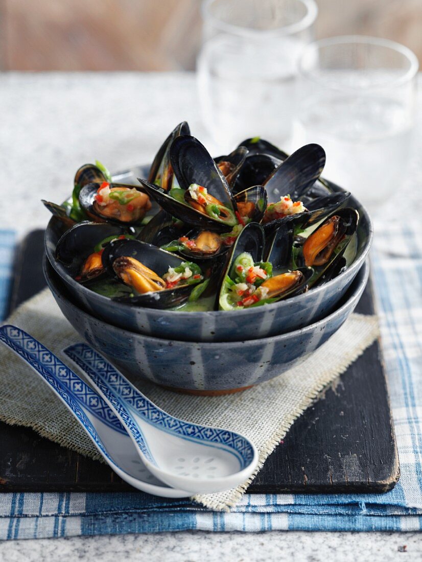 Mussels in vegetable broth with lemongrass