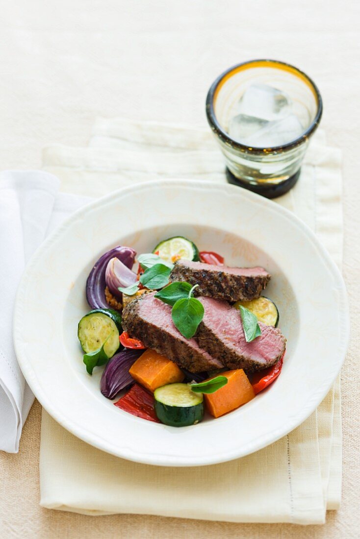 Mediterranean lamb fillet with courgettes, onions and carrots