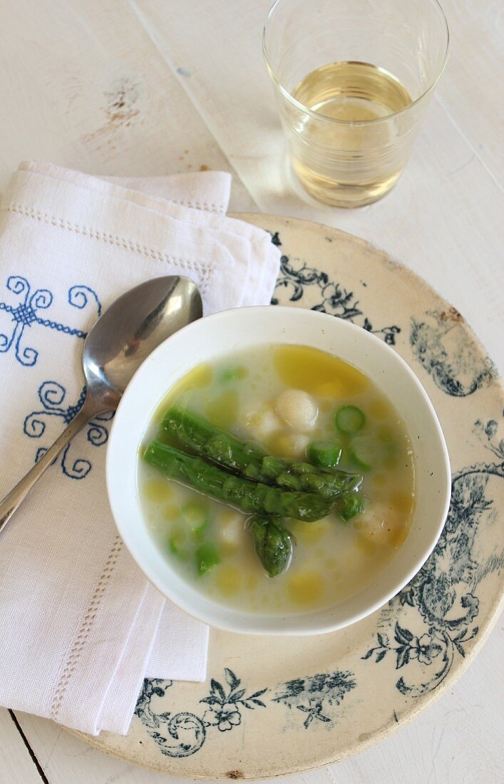 Asparagus soup with bread and cheese dumplings