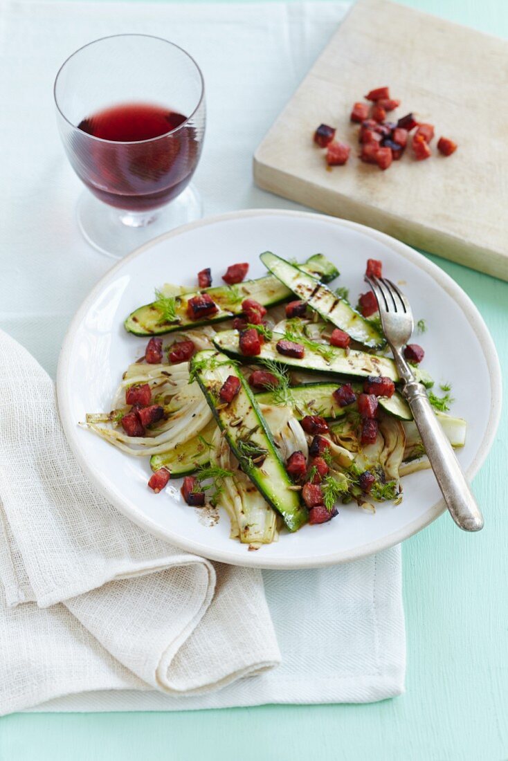 Zucchini mit Fenchel, Chorizo, Speck und Dill