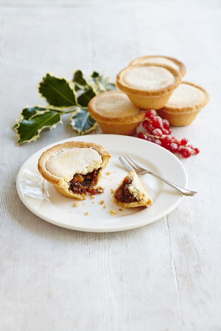Mince pies with redcurrants (Christmas)