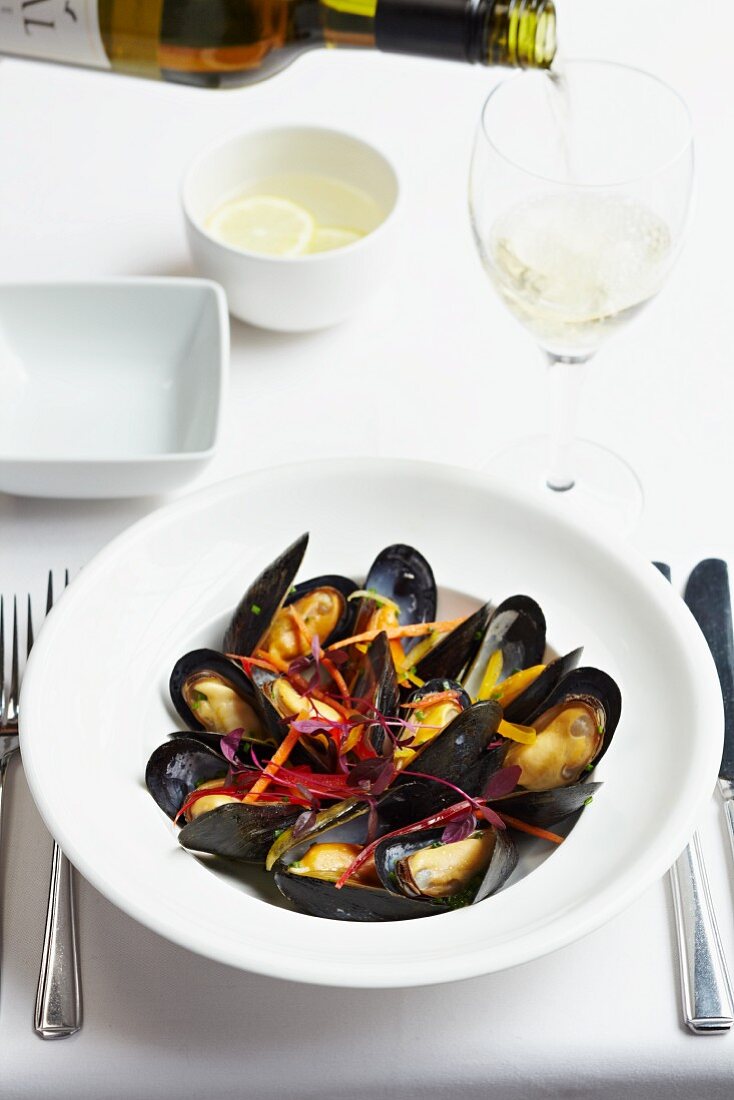 Mussels with julienned beetroot and white wine