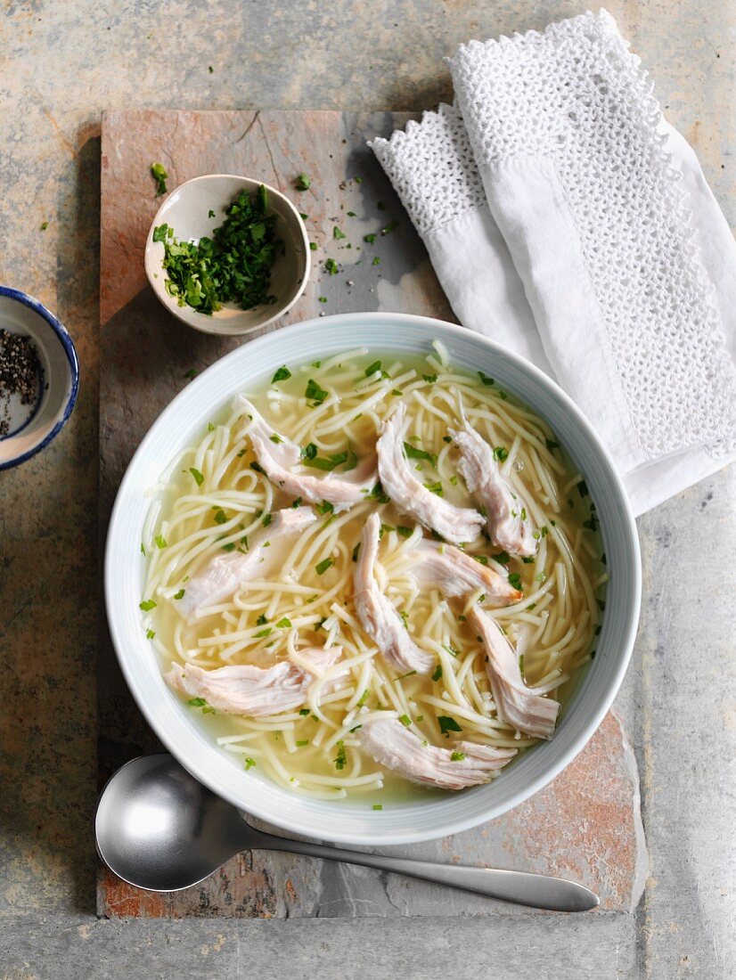 Noodle soup with chicken and chives