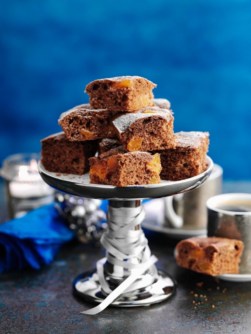 Brownies with apricots on a cake stand (Christmas)