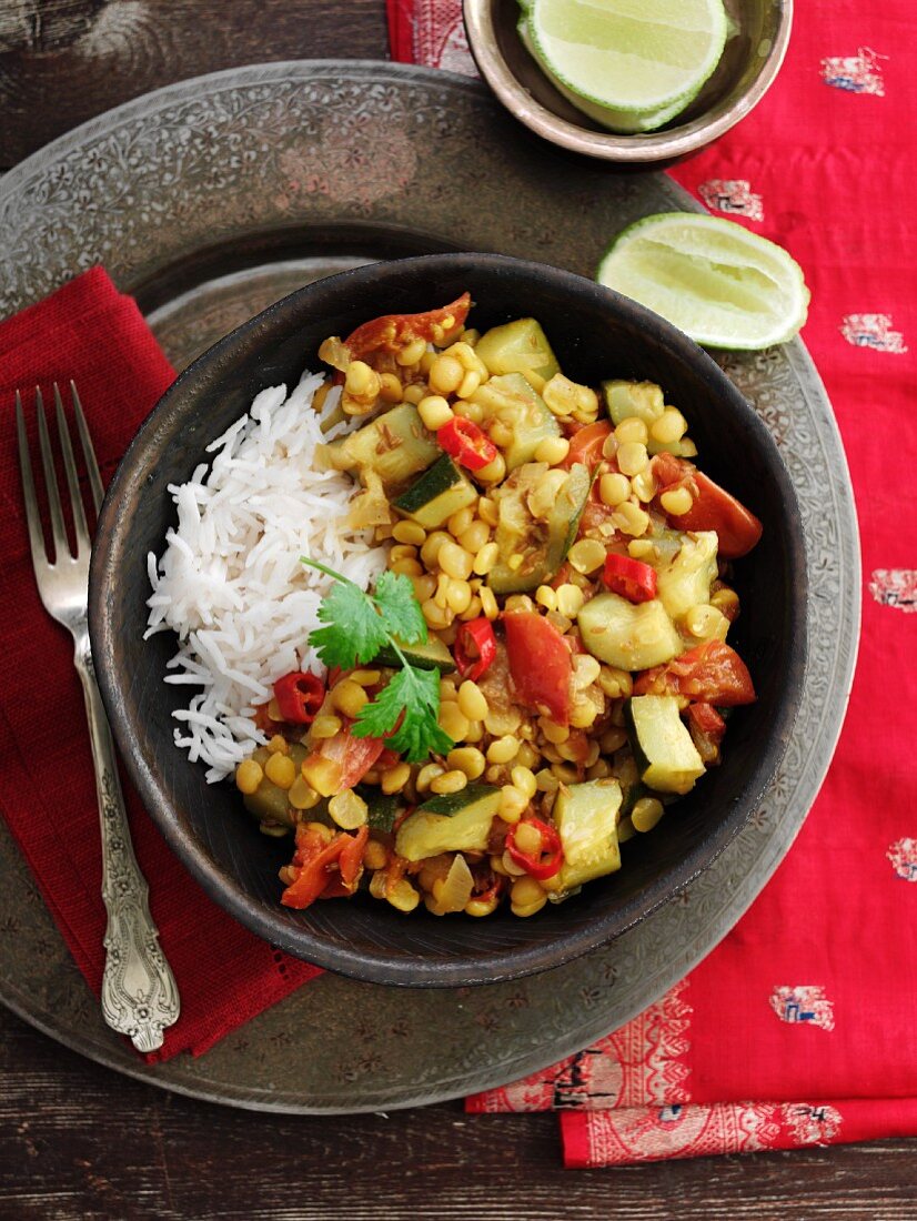 Courgette and lentil curry with rice (India)