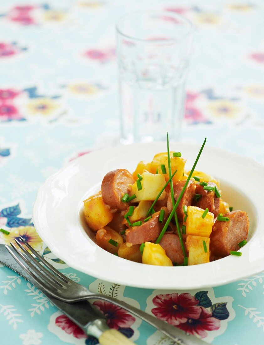 Sausages with potatoes and chives