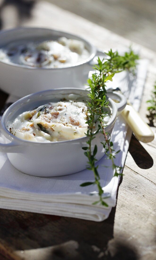 Schweineschmalz mit Äpfeln, Lauch und Bohnenkraut