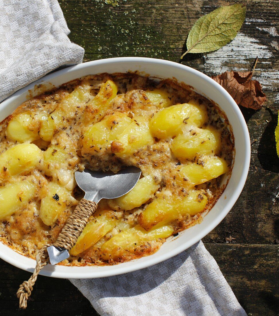 Kümmel-Kartoffeln mit Käse aus dem Ofen