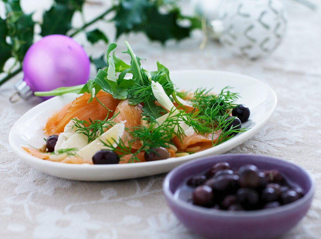 Smoked salmon with olives, dill and rocket