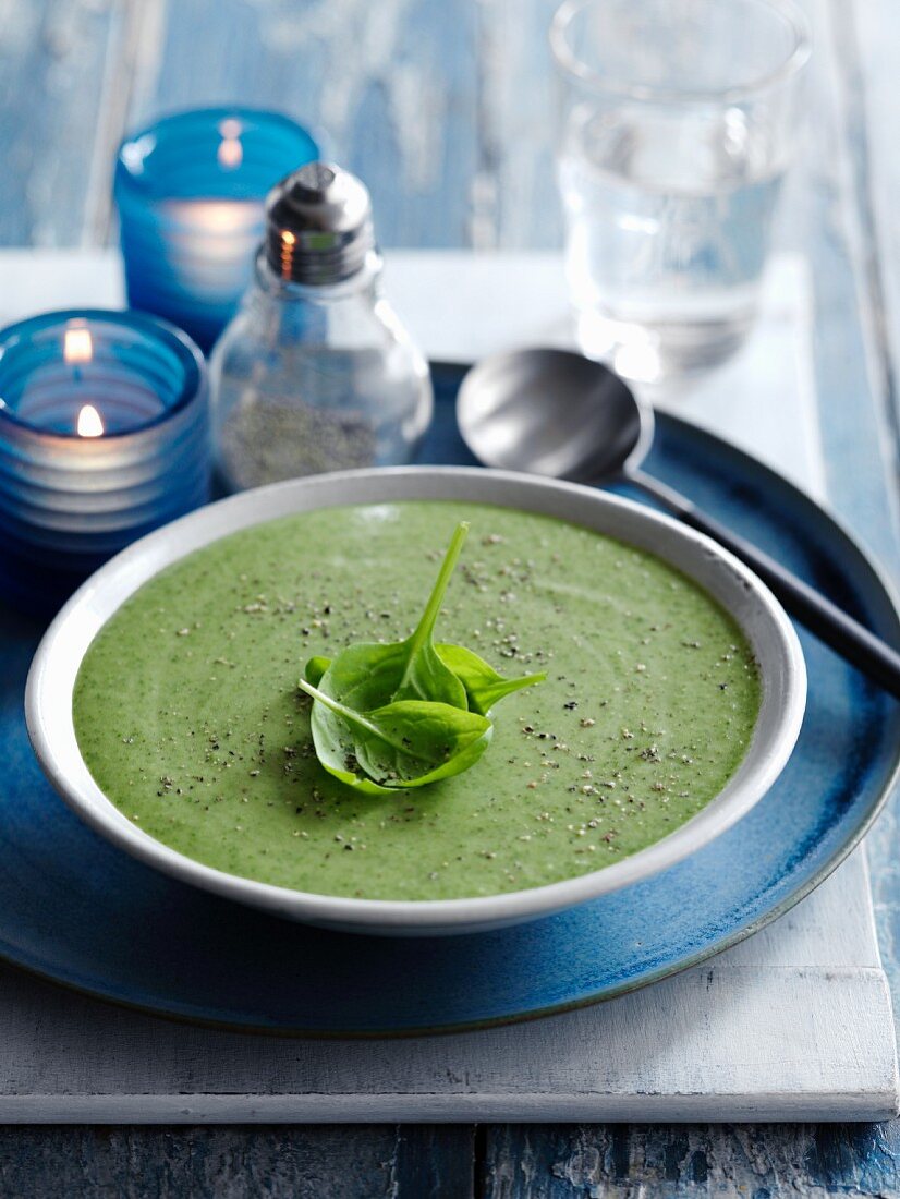 Cream of spinach and sage soup with basil
