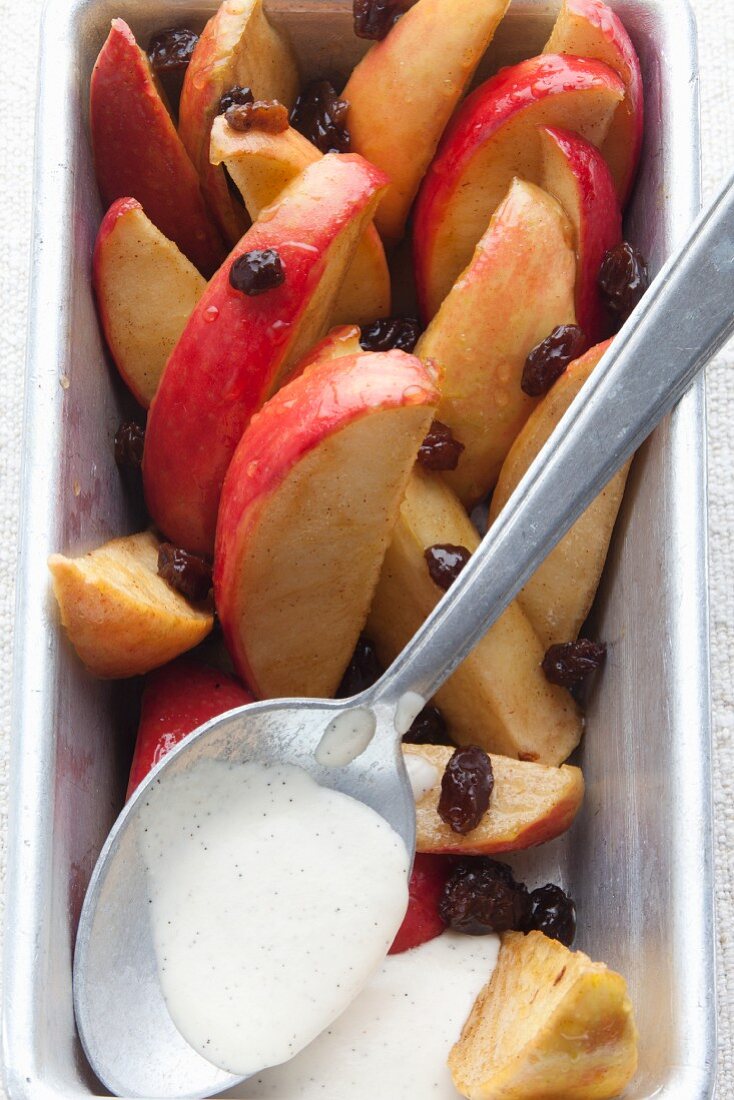 Oven-dried apple wedges with raisins and vanilla sauce