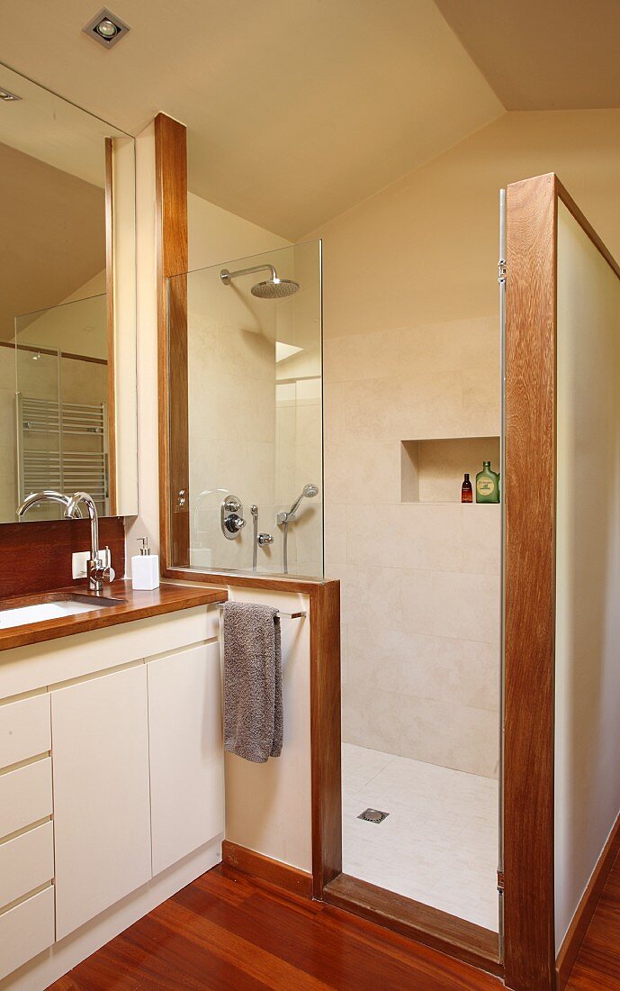 Floor-level shower cabinet with screen and partially visible washstand