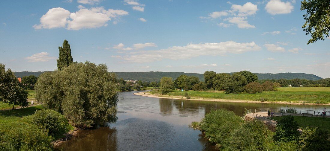 Die Weser kann man sehr gut mit dem Fahrad auf dem Weser-Radweg erkunden