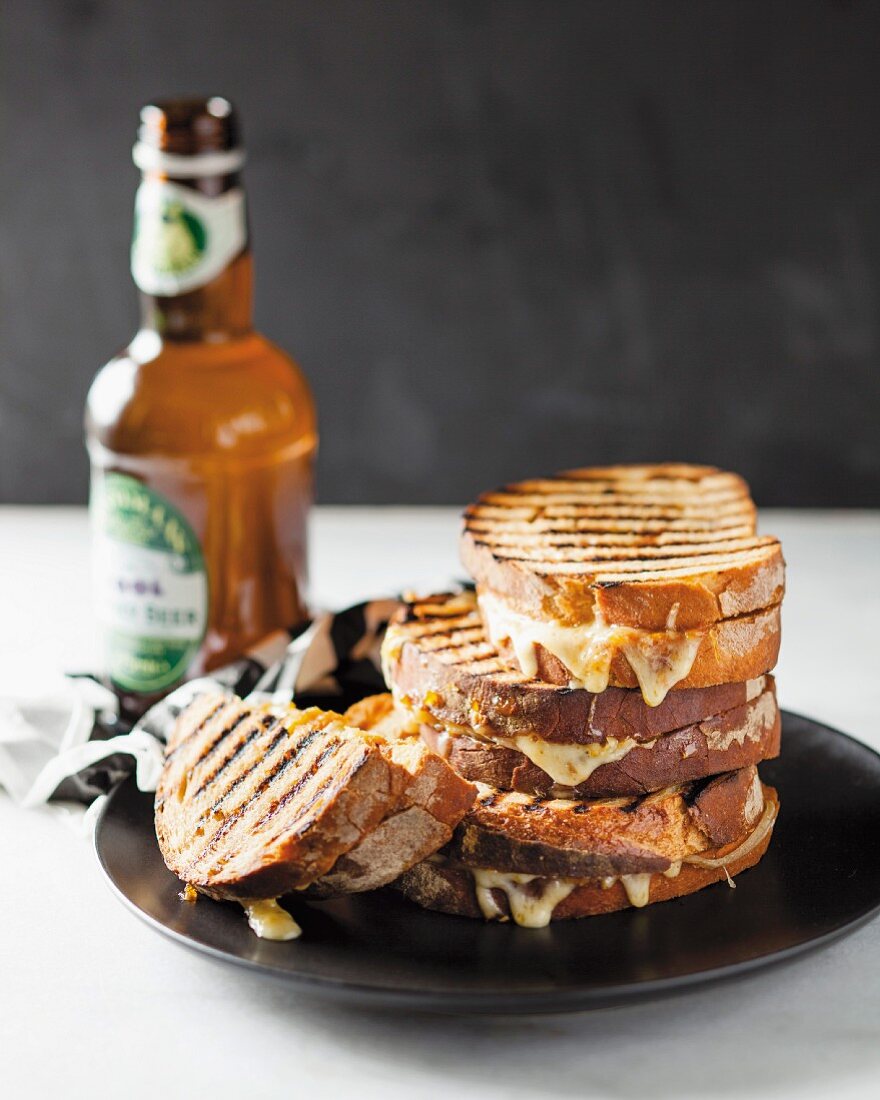 A grilled sandwich with Dutch Boerenkaas and peach chutney