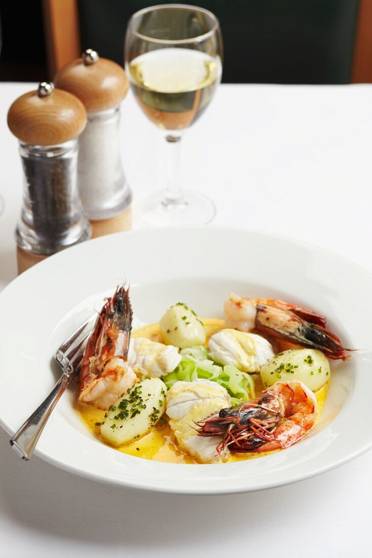 King prawns with fish, potatoes and chives